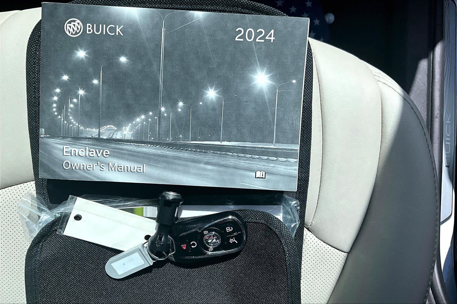 Used 2024 Buick Enclave Essence FWD image 28
