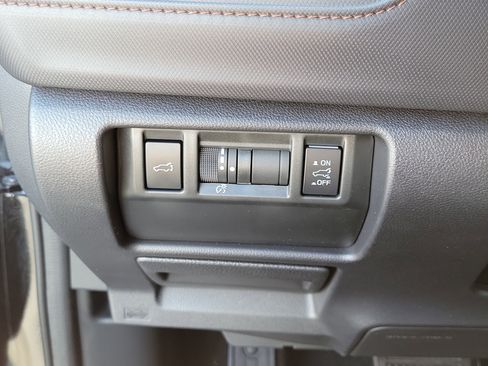 Used 2025 Subaru Forester Touring AWD/4WD image 29