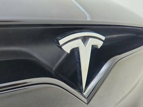 Used 2024 Tesla Model X Plaid image 16