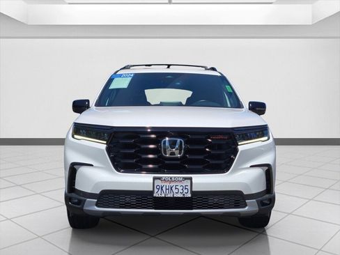 Certified 2024 Honda Pilot TrailSport image 2
