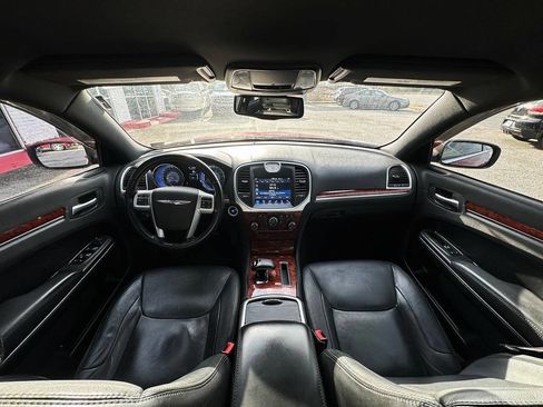 Used 2014 Chrysler 300 image 17