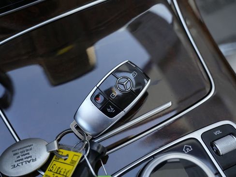 Used 2019 Mercedes-Benz E 300 4MATIC w/ Premium 1 Package image 64