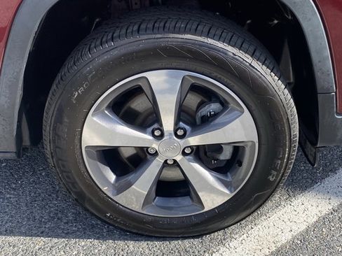 Used 2019 Jeep Cherokee Limited w/ Luxury Group image 11