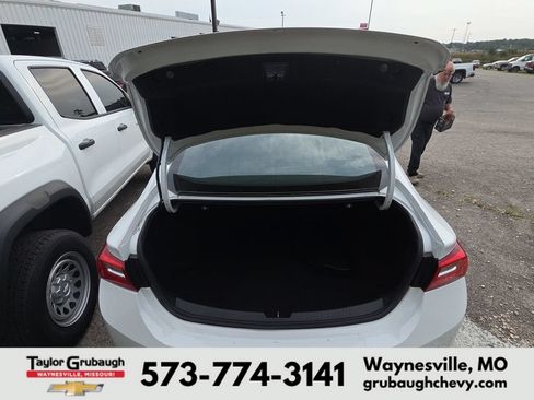 Used 2023 Chevrolet Malibu LT FWD image 14