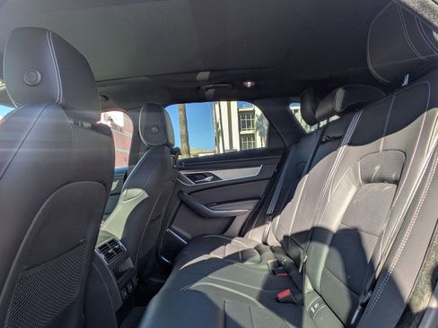 Used 2024 Jaguar F-PACE R-Dynamic S image 17