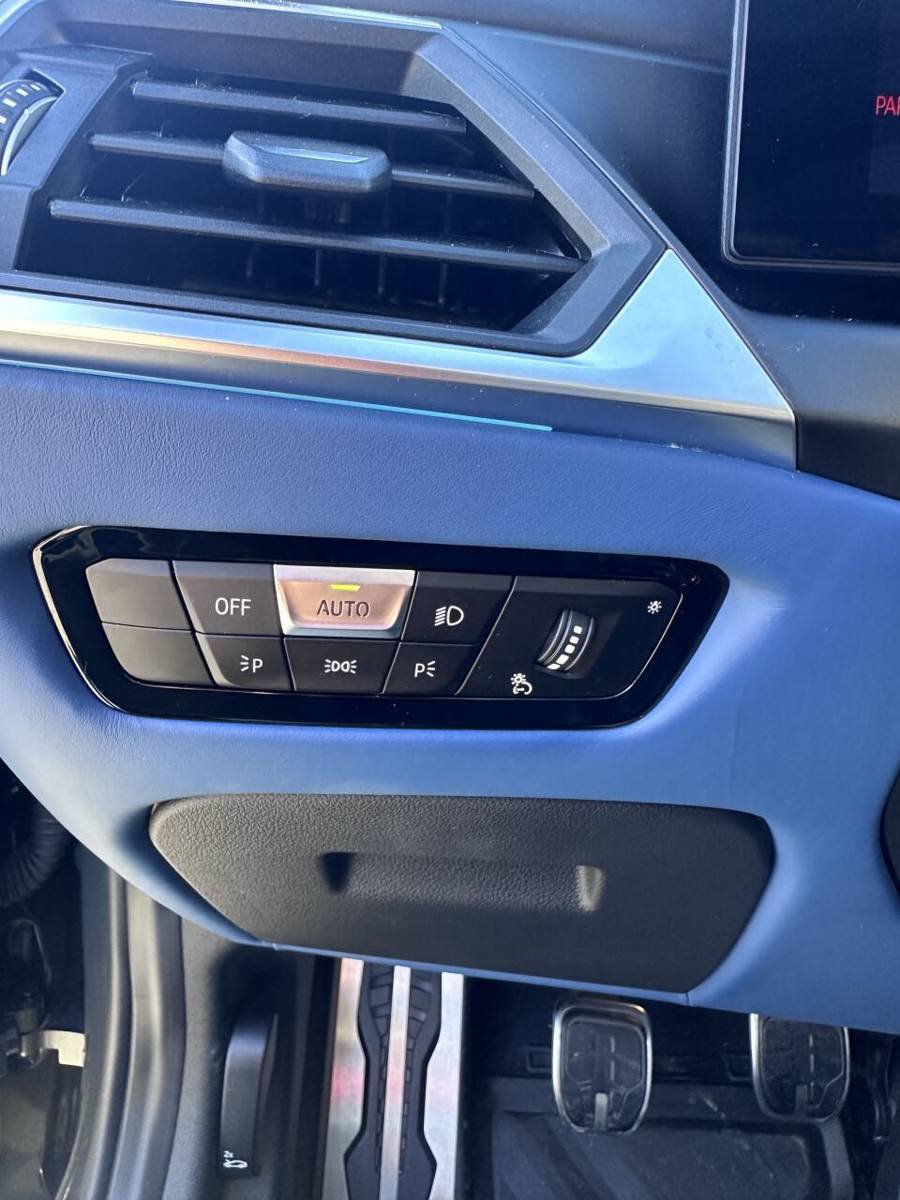 Used 2024 BMW M3 w/ M Carbon Exterior Package RWD image 37