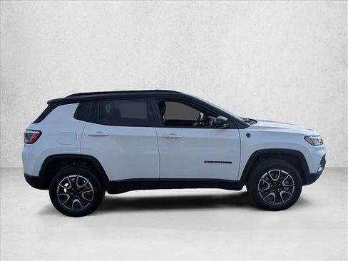 Used 2024 Jeep Compass Trailhawk AWD/4WD image 4