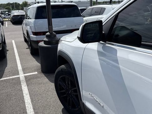 Used 2019 GMC Acadia SLT AWD/4WD image 8