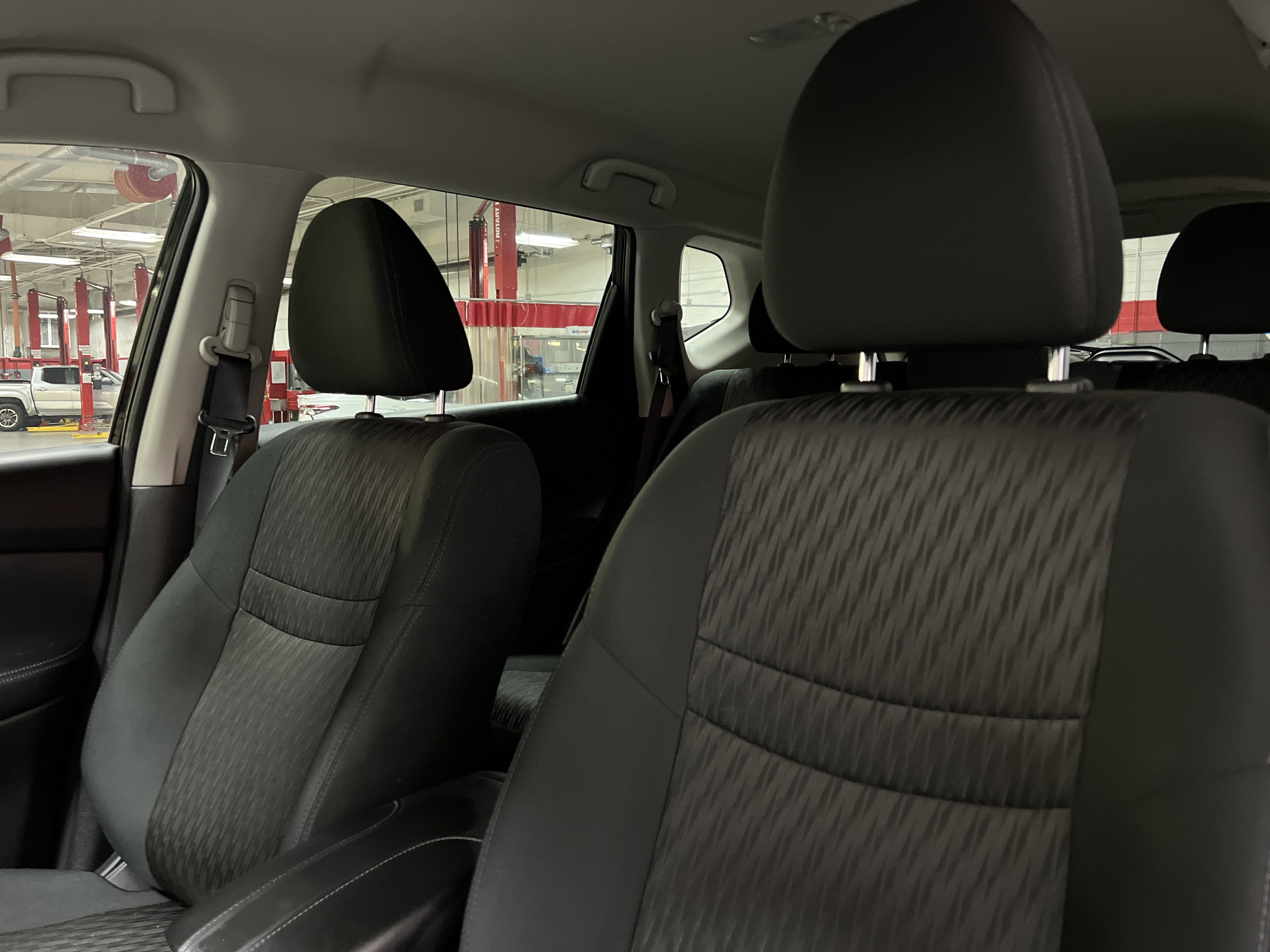 Used 2020 Nissan Rogue SV FWD image 6