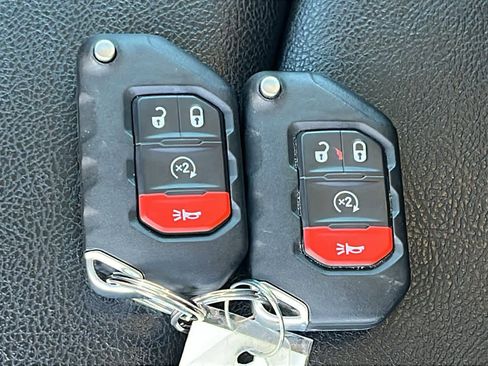 Certified 2022 Jeep Gladiator Mojave w/ Cold Weather Group image 29