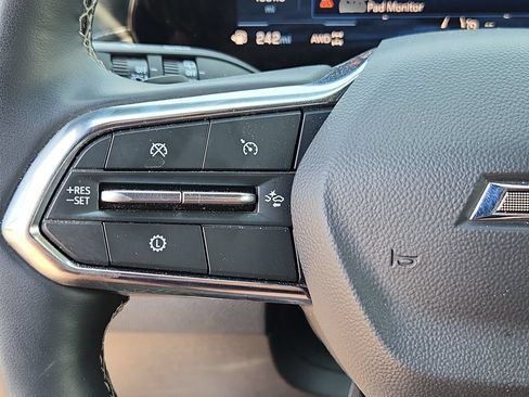 Used 2025 Chevrolet Traverse Z71 AWD/4WD image 20