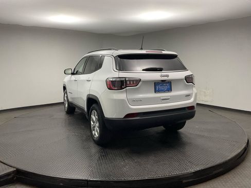 Used 2024 Jeep Compass Latitude AWD/4WD image 5