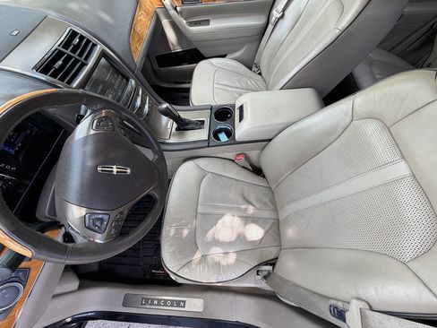 Used 2013 Lincoln MKX FWD image 10