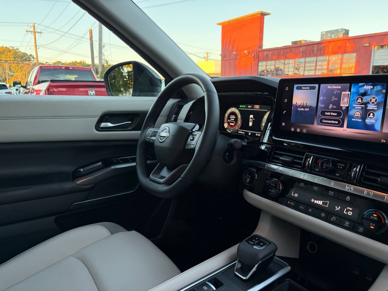 Used 2026 Nissan Pathfinder SL FWD image 36