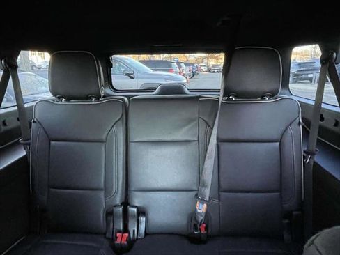 Used 2023 Chevrolet Suburban Premier w/ Advanced Technology Package image 12