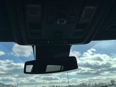 Used 2023 GMC Yukon SLT w/ SLT Premium Package image 35