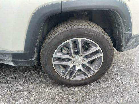 Used 2018 Jeep Compass Latitude w/ Popular Equipment Group AWD/4WD image 12