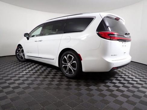 New 2026 Chrysler Pacifica Pinnacle image 16