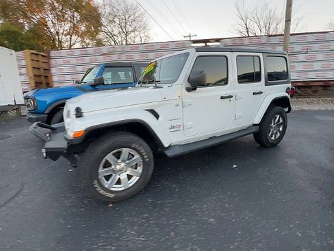 Used 2019 Jeep Wrangler Unlimited Sahara w/ Uconnect 4C Nav & Sound Group image 4