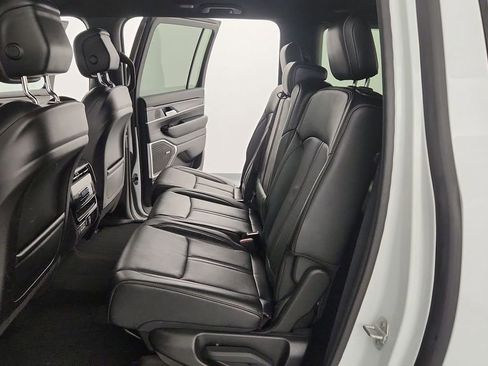 Used 2024 Jeep Wagoneer L Series II w/ Flexible Seating Group AWD/4WD image 35