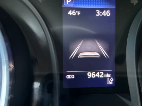 Certified 2020 Toyota Camry SE image 10