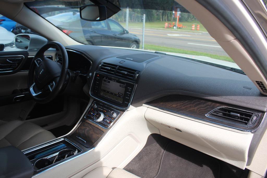 Used 2017 Lincoln Continental Reserve FWD image 16