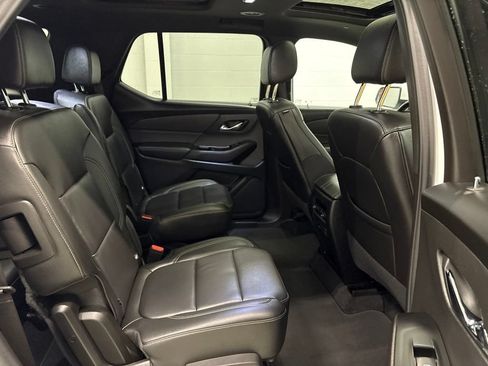 Used 2023 Chevrolet Traverse LT w/ LT Premium Package AWD/4WD image 37