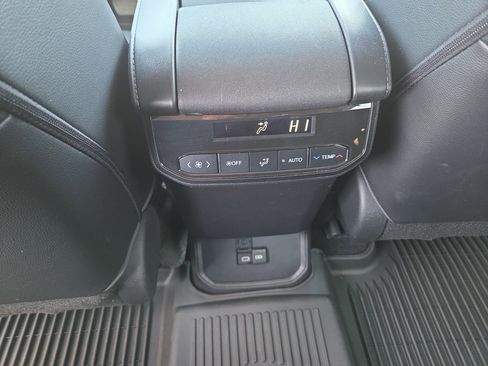 Used 2023 Toyota Highlander XLE image 24