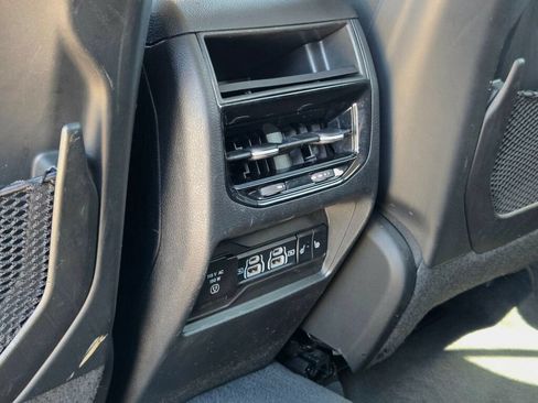 Used 2023 Jeep Grand Cherokee Limited w/ Black Appearance Package AWD/4WD image 17