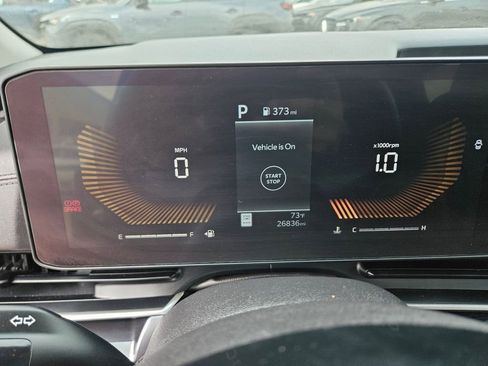 Used 2025 Kia Carnival image 19