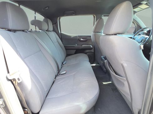 Used 2019 Toyota Tacoma TRD Sport AWD/4WD image 14