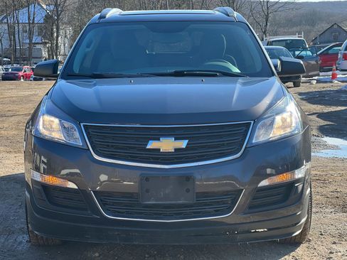 Used 2017 Chevrolet Traverse LS FWD image 1