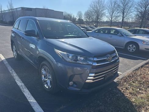 Used 2017 Toyota Highlander Limited w/ Protection Package #3 image 3