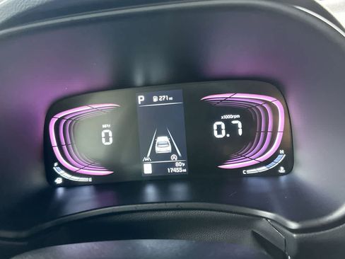 Used 2025 Kia Soul LX w/ LX Technology Package FWD image 16