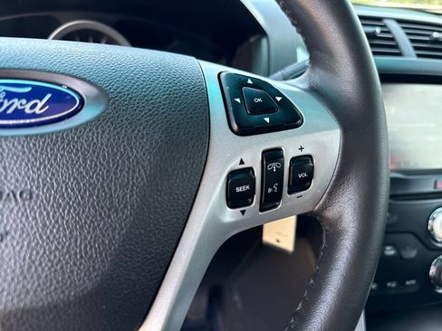 Used 2015 Ford Explorer XLT w/ Equipment Group 202A FWD image 15