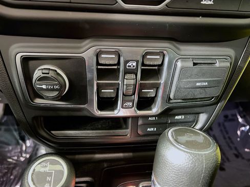 Used 2023 Jeep Wrangler Unlimited Sport AWD/4WD image 35