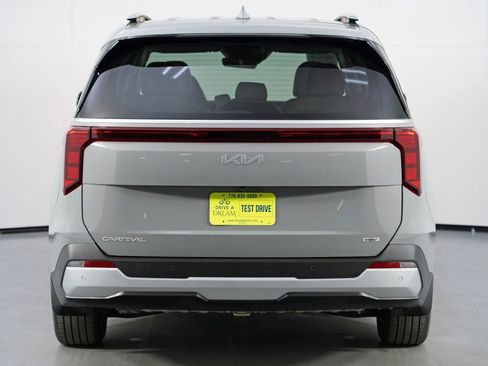 Used 2025 Kia Carnival EX image 54