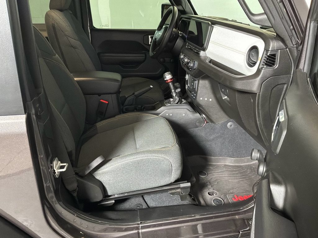 Used 2024 Jeep Wrangler Sport AWD/4WD image 20