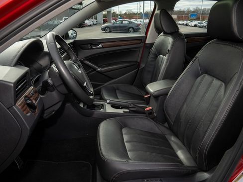 Used 2022 Volkswagen Passat 2.0T image 11