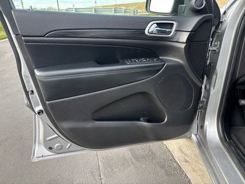 Used 2020 Jeep Grand Cherokee Altitude image 10