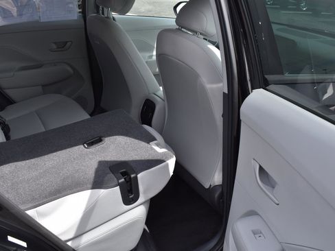 Used 2025 Hyundai Kona SEL AWD/4WD image 16