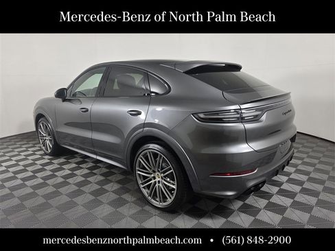 Used 2023 Porsche Cayenne Turbo image 4
