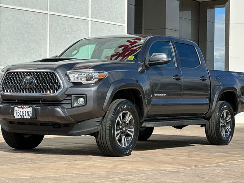 Certified 2018 Toyota Tacoma TRD Sport w/ Technology Package image 10
