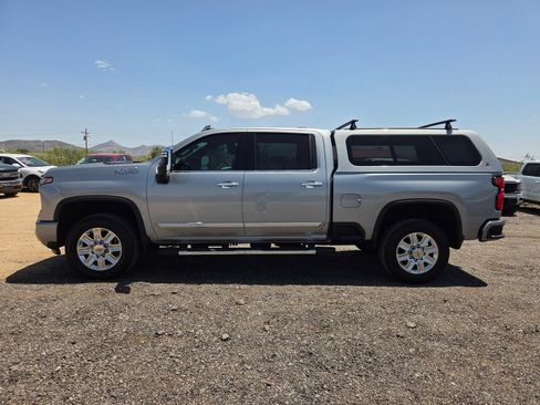 Used 2025 Chevrolet Silverado 2500 High Country w/ Technology Package AWD/4WD image 9