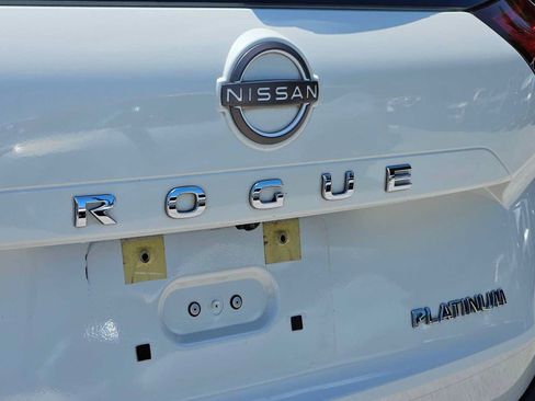 Used 2023 Nissan Rogue Platinum w/ Platinum Premium Package FWD image 12