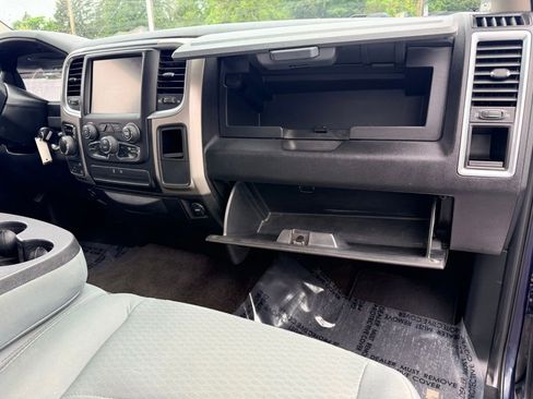 Used 2017 RAM 1500 Classic SLT AWD/4WD image 35