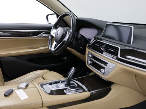 Used 2022 BMW 740i w/ Premium Package RWD image 45