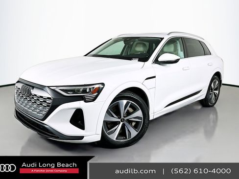 Used 2024 Audi Q8 e-tron Premium image 1