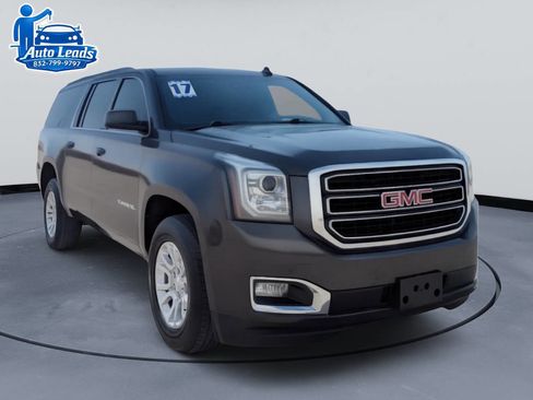 Used 2017 GMC Yukon XL SLT w/ HD Trailering Package RWD image 2