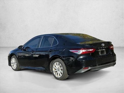 Used 2018 Toyota Camry LE image 7